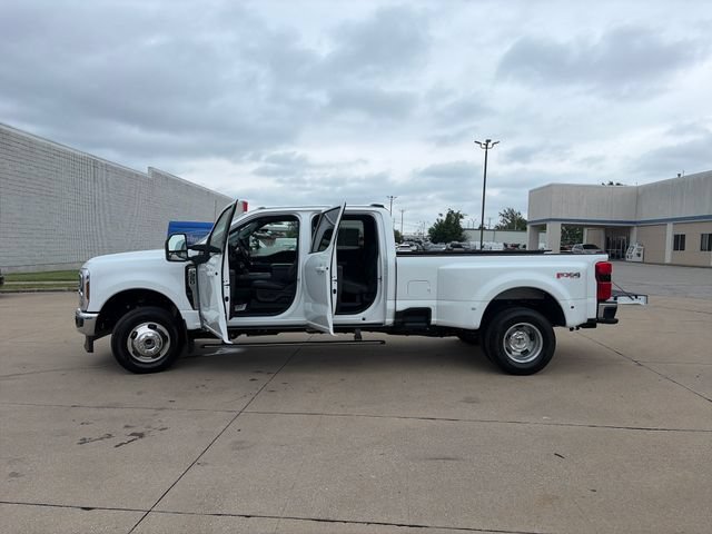 Used 2025 Ford F350 Lariat w/ Lariat Ultimate Package AWD/4WD image 46
