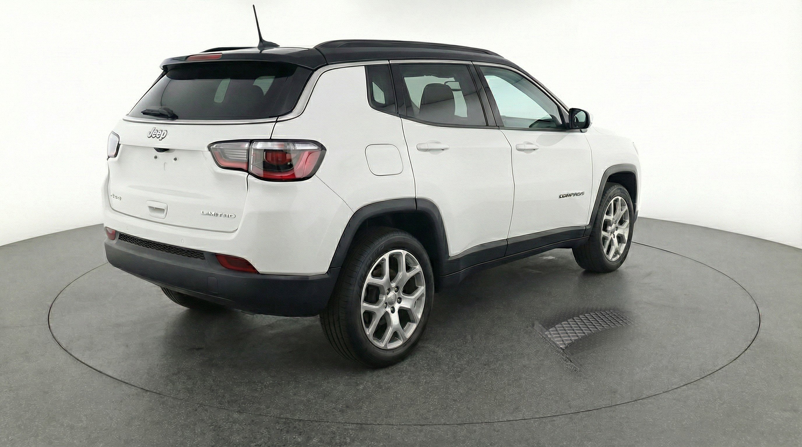 Used 2025 Jeep Compass Limited AWD/4WD image 9