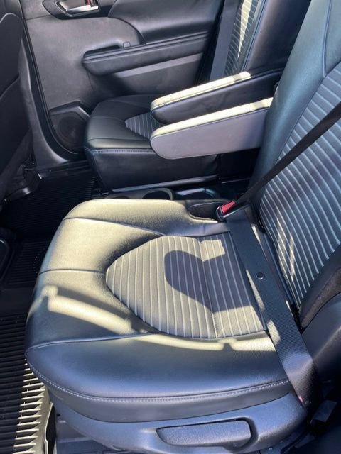 Used 2024 Toyota Highlander XSE AWD/4WD image 11