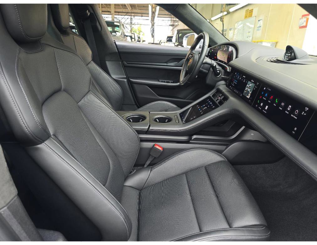 Used 2022 Porsche Taycan GTS AWD/4WD image 7