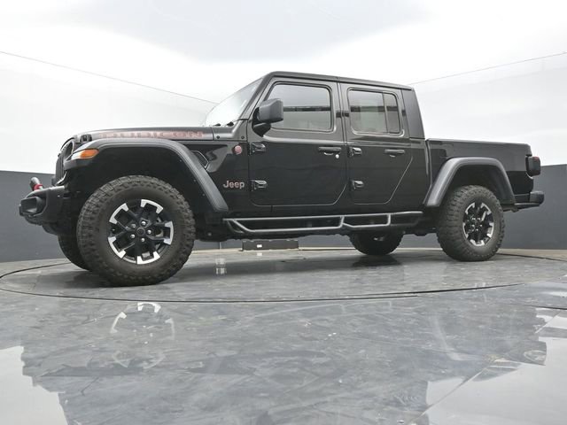 Used 2024 Jeep Gladiator Rubicon w/ Technology Group AWD/4WD image 39