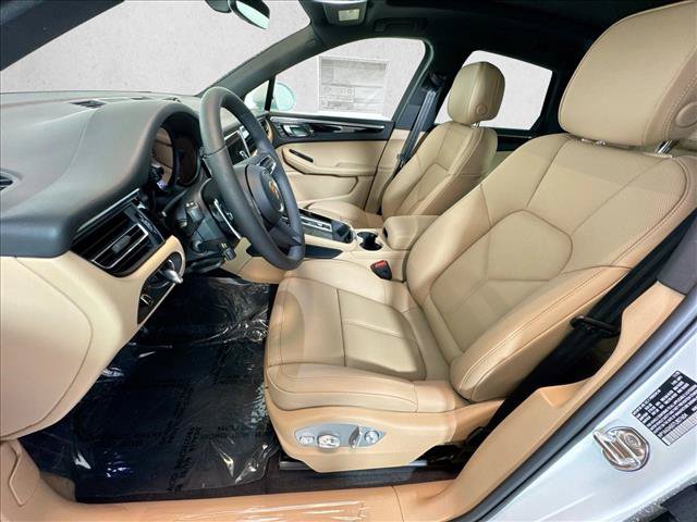 Certified 2026 Porsche Macan AWD/4WD image 5