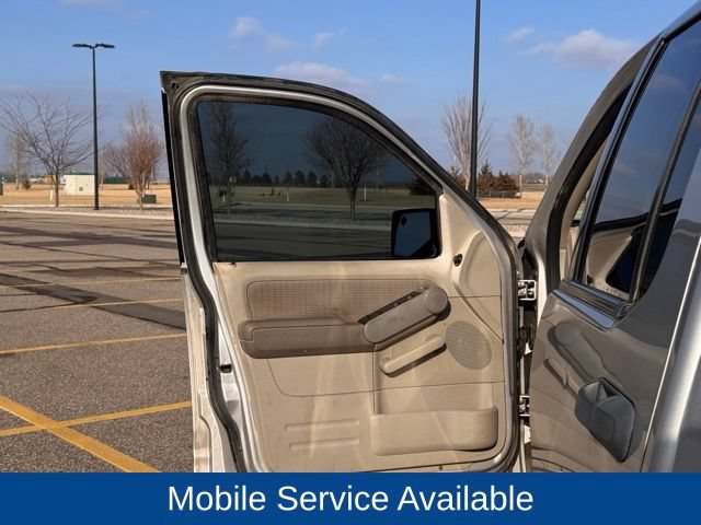 Used 2007 Ford Explorer Sport Trac XLT AWD/4WD image 4