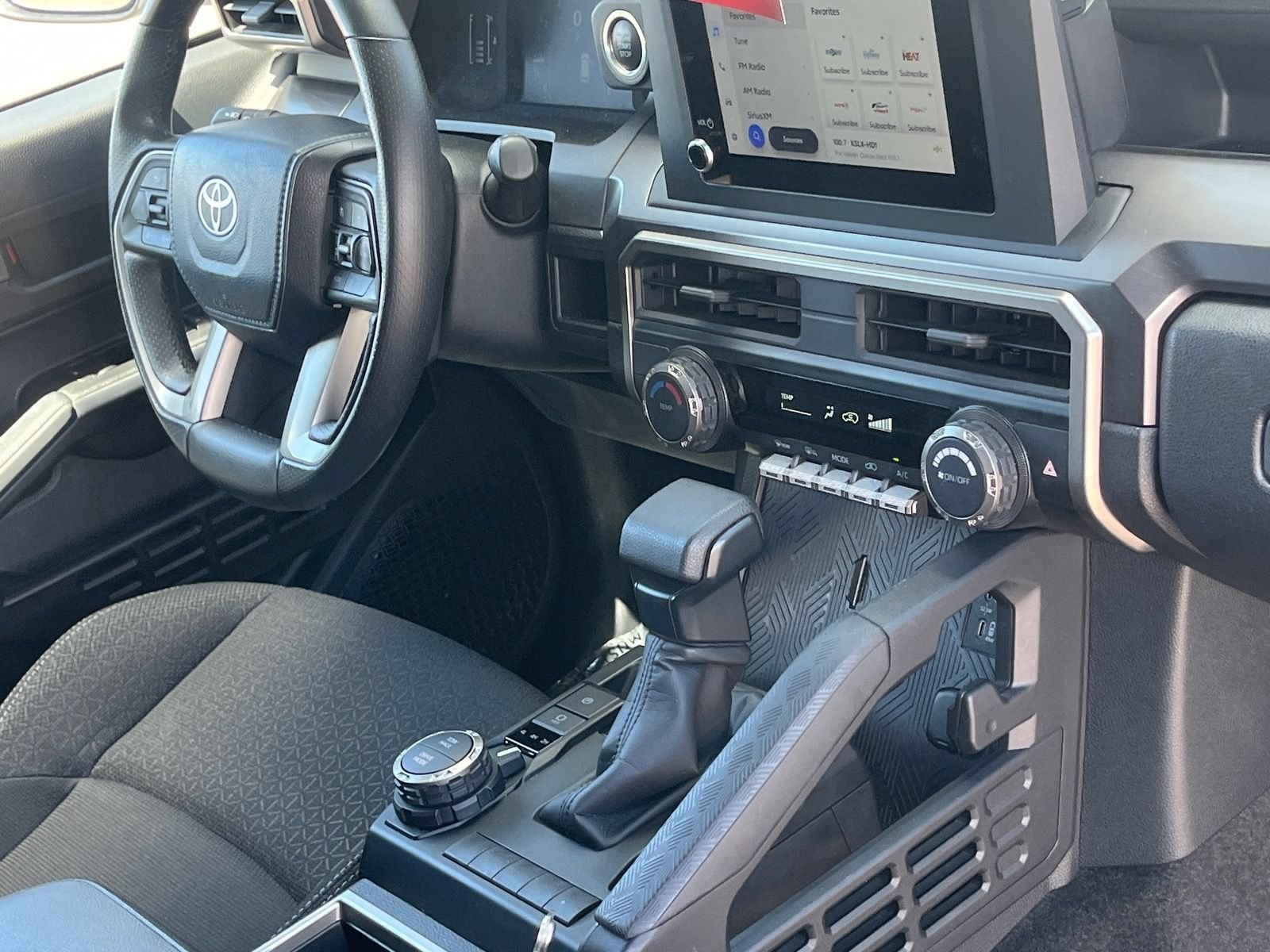 Used 2025 Toyota 4Runner SR5 AWD/4WD image 9