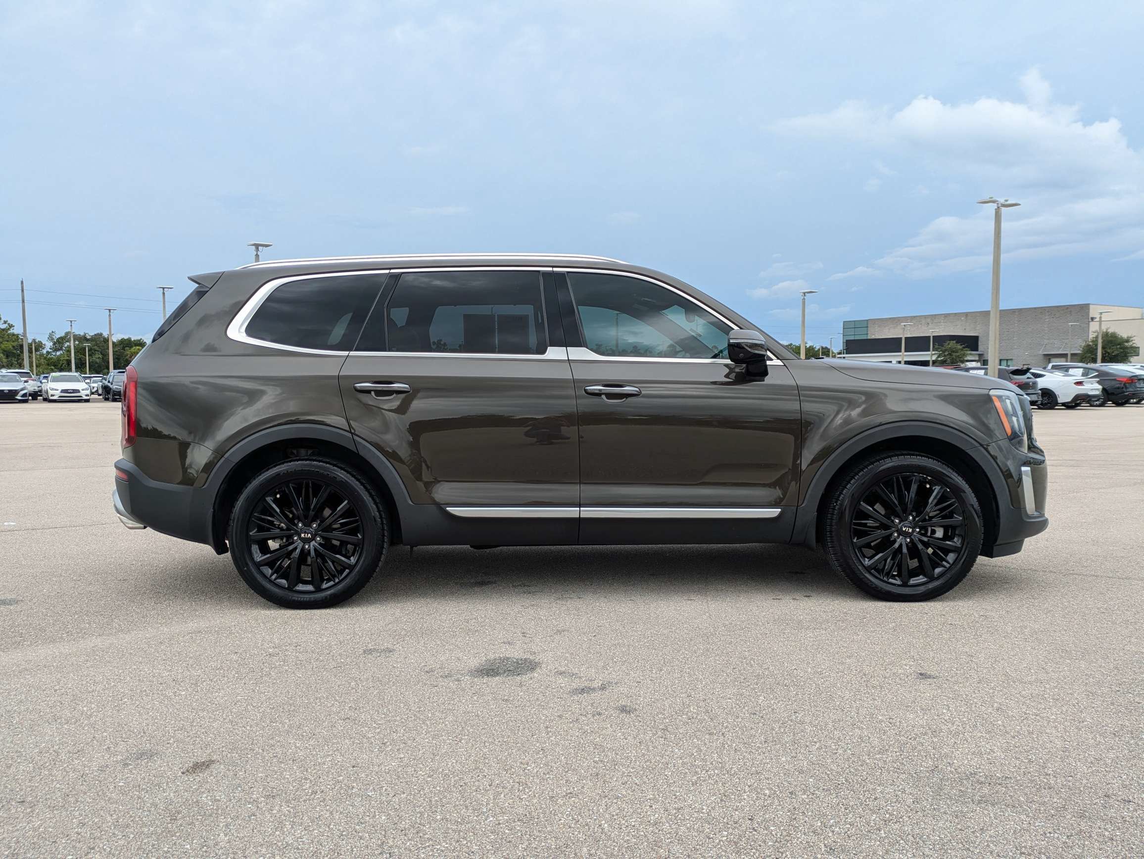 Certified 2021 Kia Telluride SX w/ Towing Package FWD image 4