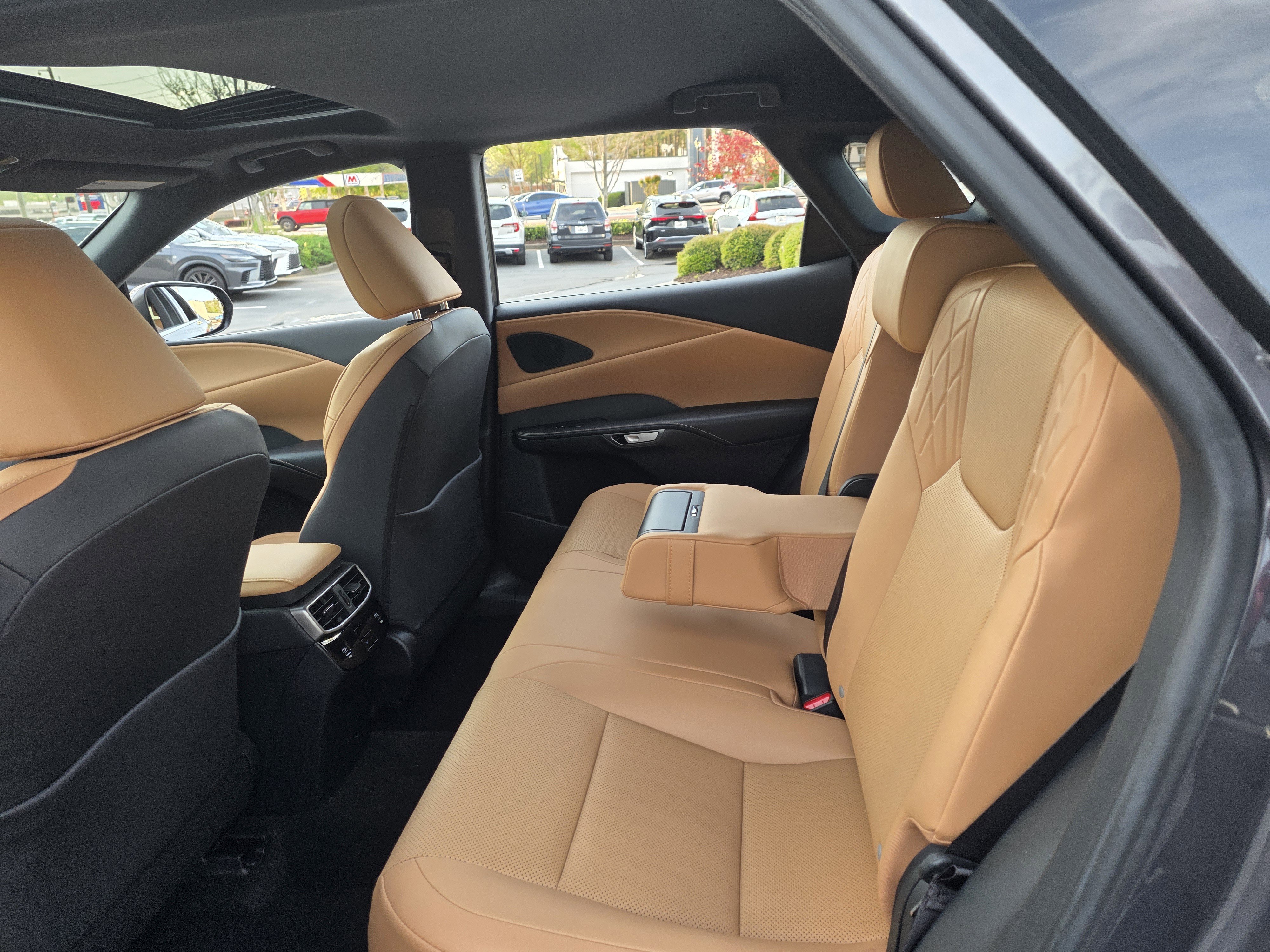 Used 2025 Lexus RX 350 Premium w/ Accessory Package (Z1) image 21