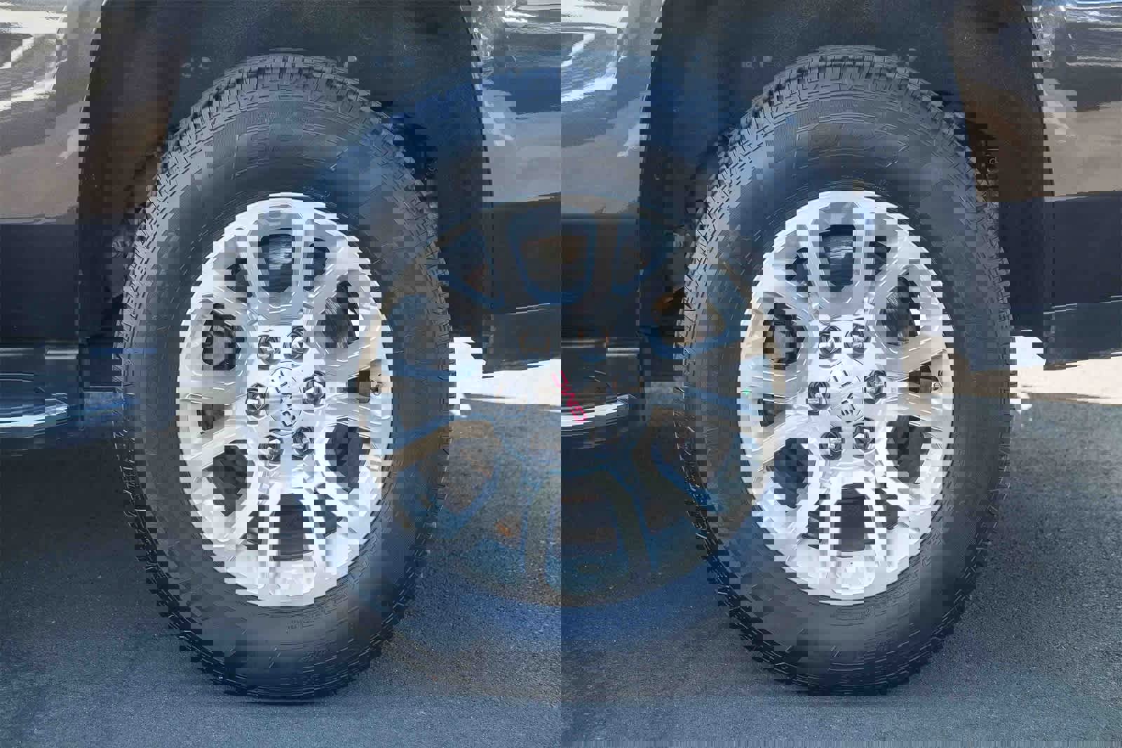 Used 2018 GMC Yukon SLT w/ HD Trailering Package image 10