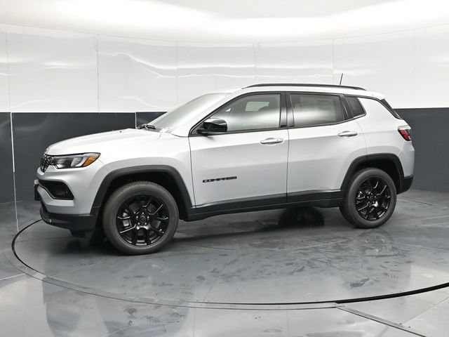 Used 2026 Jeep Compass Latitude AWD/4WD image 9