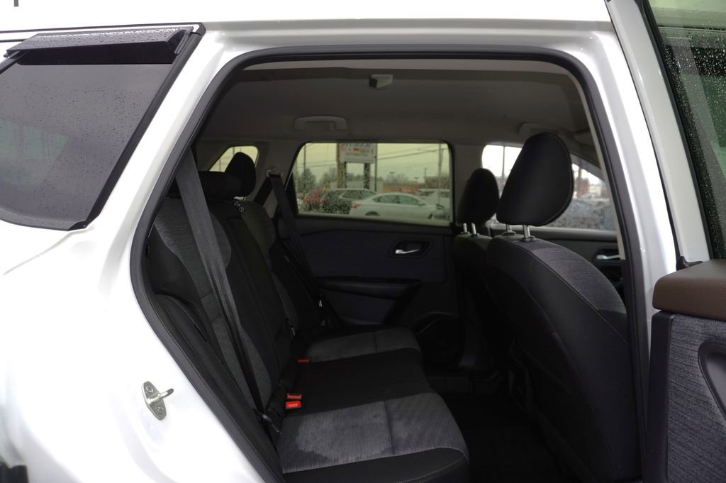 Used 2023 Nissan Rogue SV image 26