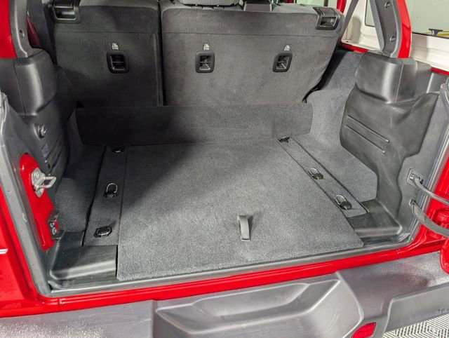 Used 2025 Jeep Wrangler Unlimited Sahara w/ Safety Group image 27