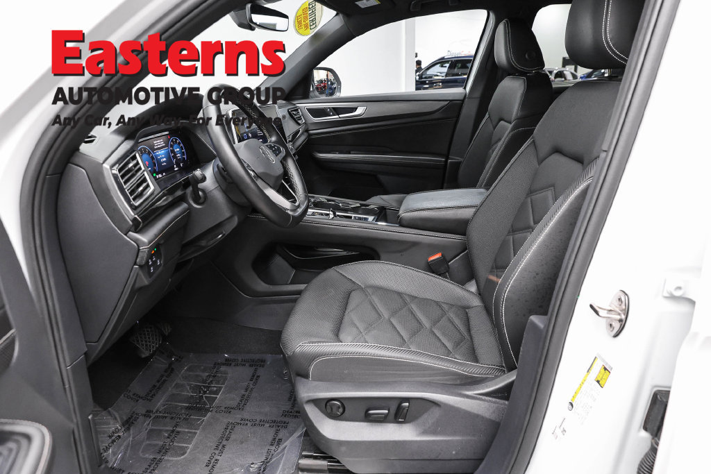 Used 2025 Volkswagen Atlas Cross Sport SE FWD image 14