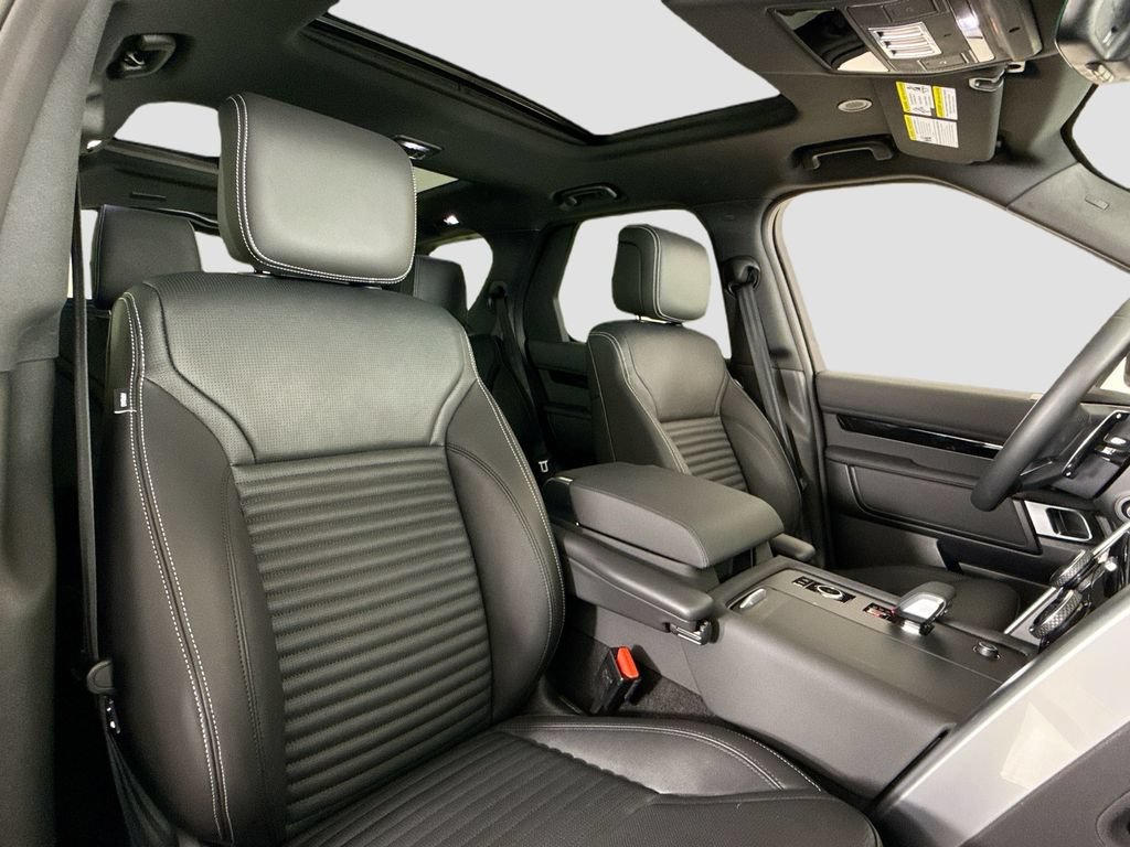 Used 2025 Land Rover Discovery S AWD/4WD image 14