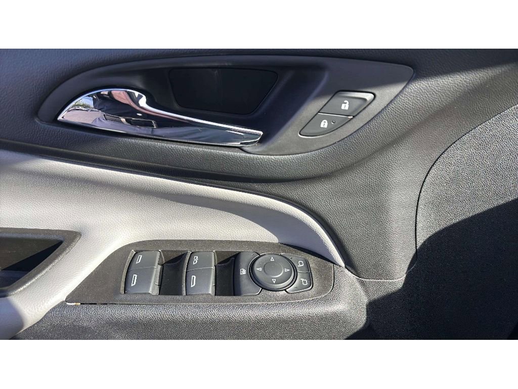 Used 2023 Chevrolet Equinox LS w/ LS Convenience Package FWD image 18