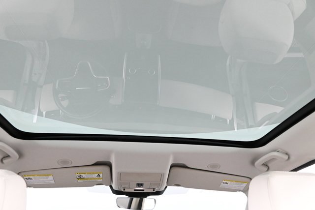 Used 2022 Land Rover Discovery Sport SE image 4