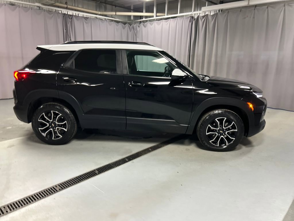 Used 2023 Chevrolet TrailBlazer ACTIV w/ Sun and Liftgate Package image 8