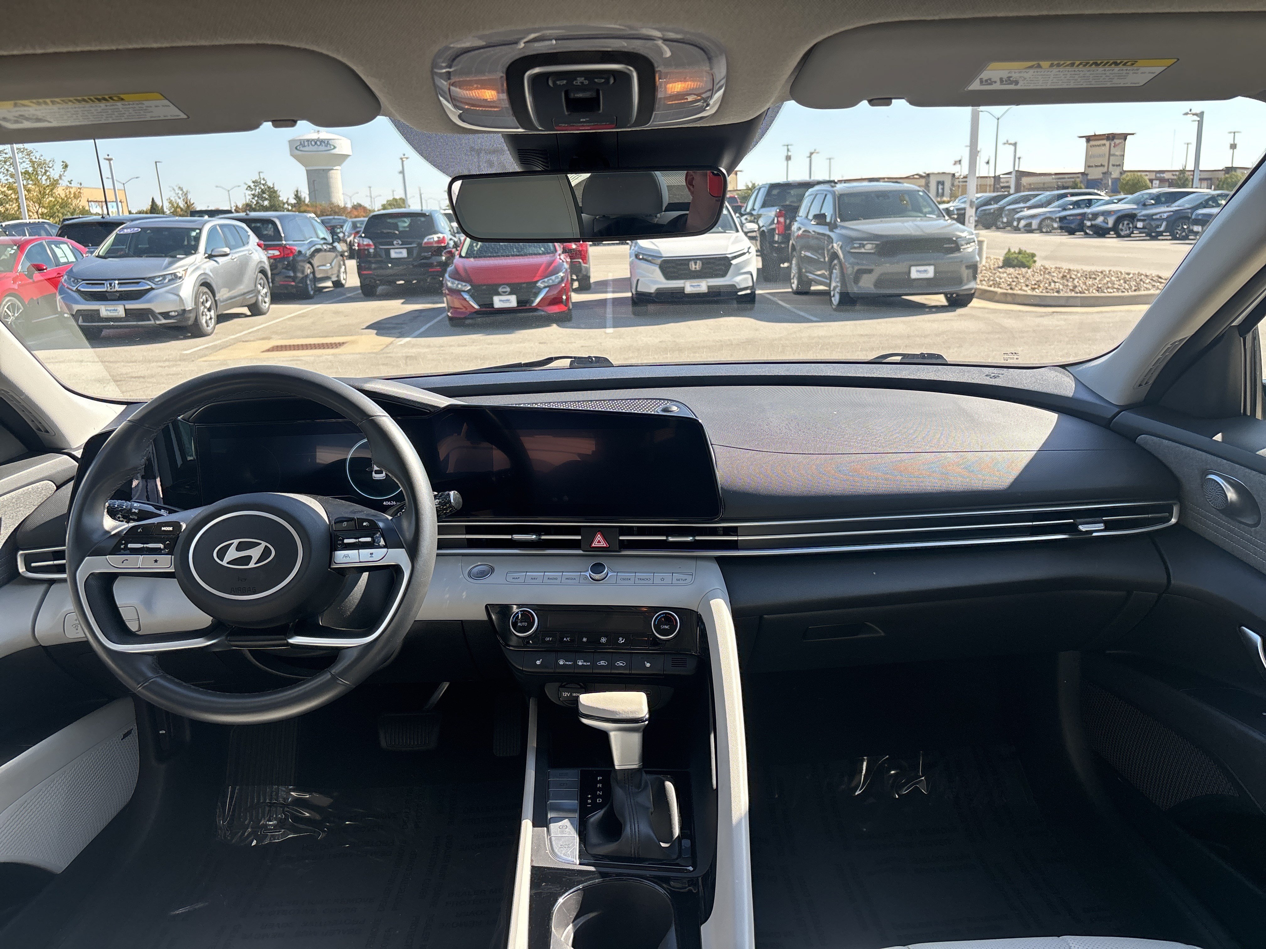 Used 2025 Hyundai Elantra Limited FWD image 11