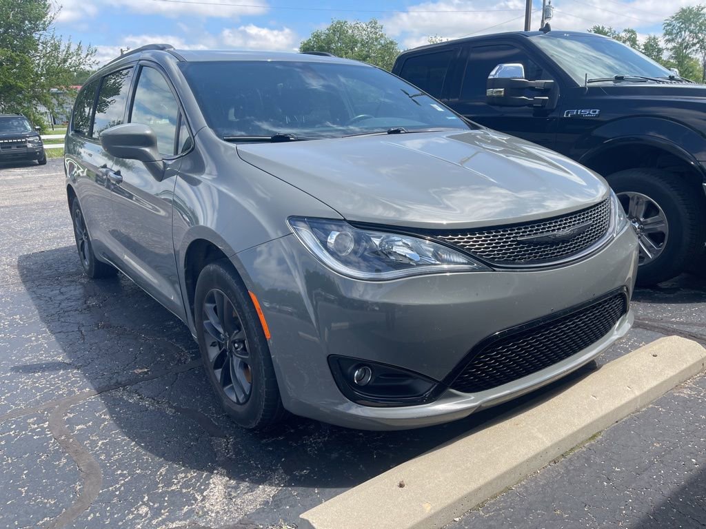 Used 2020 Chrysler Pacifica Touring-L w/ Premium Audio Group AWD/4WD image 9