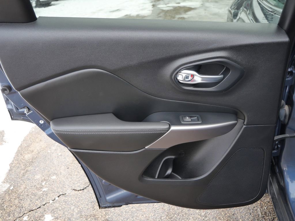 Used 2021 Jeep Cherokee Latitude Lux image 24