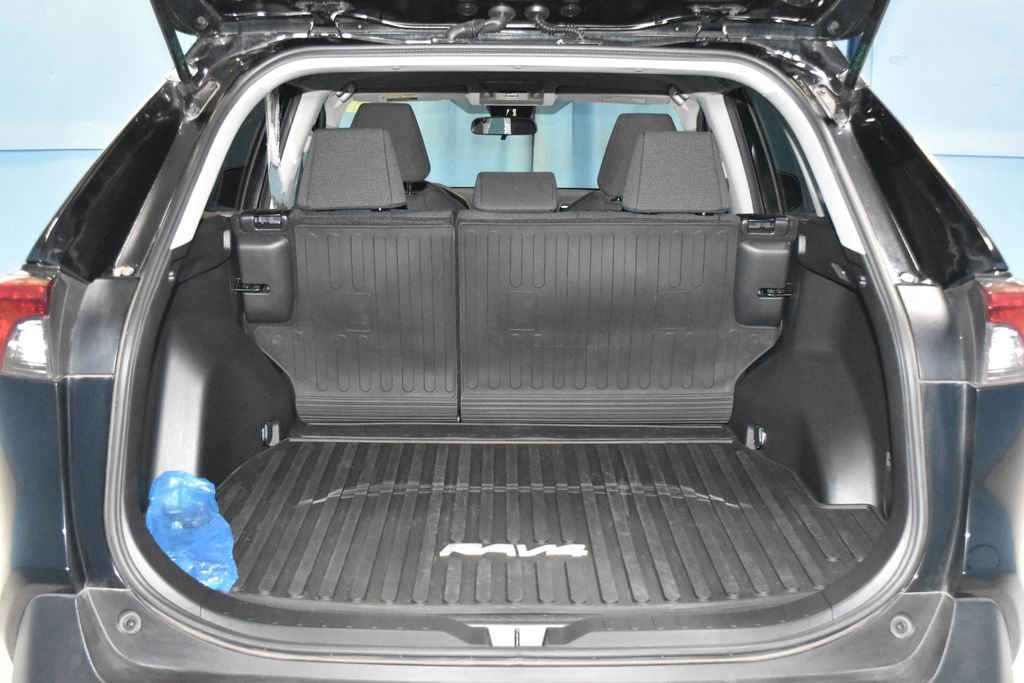 Used 2021 Toyota RAV4 LE image 31