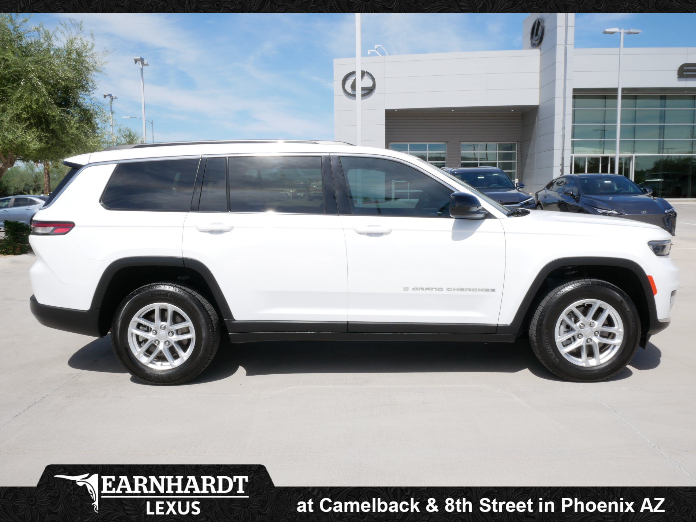 Used 2025 Jeep Grand Cherokee L Laredo RWD image 11