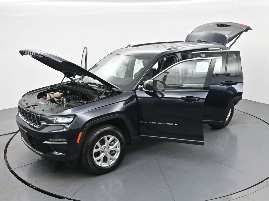 Used 2023 Jeep Grand Cherokee Limited AWD/4WD image 41