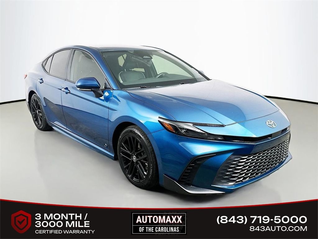 Used 2025 Toyota Camry SE FWD image 1