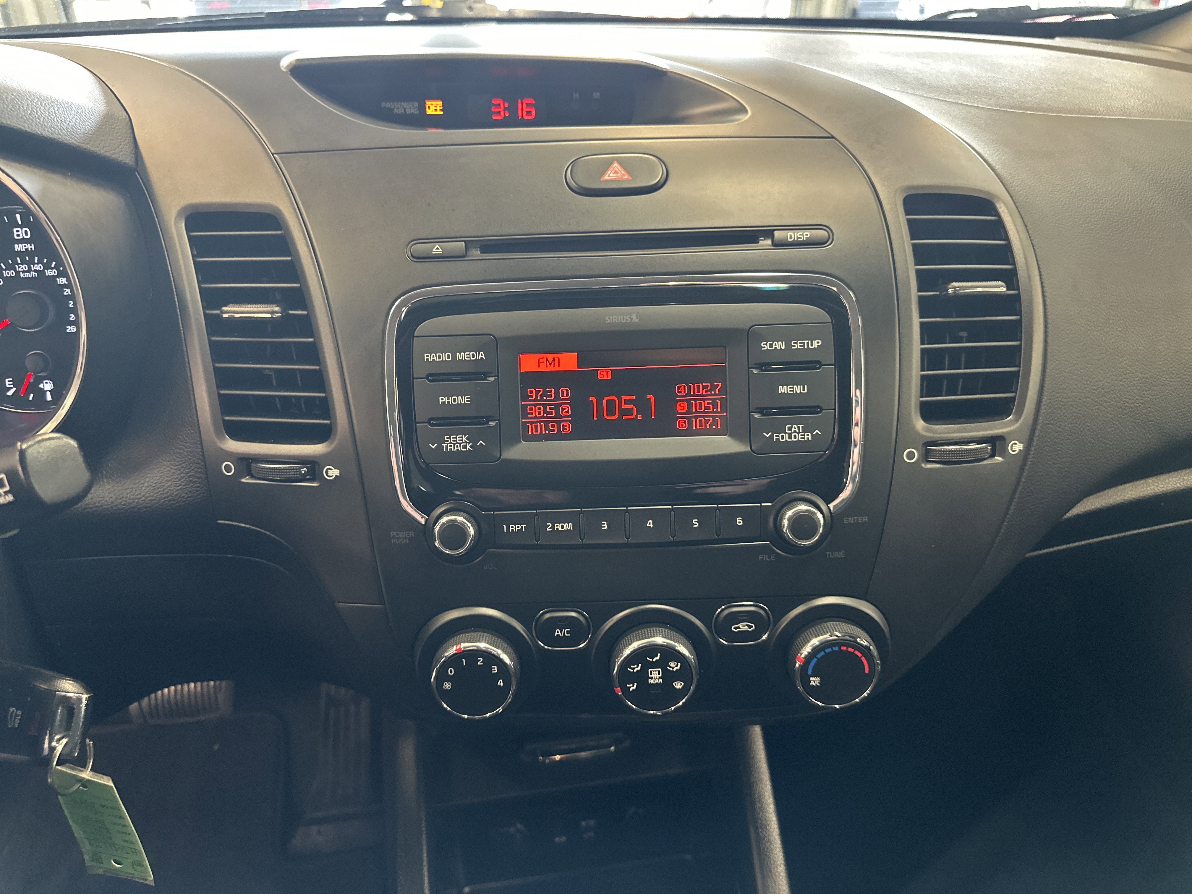 Used 2017 Kia Forte LX image 3