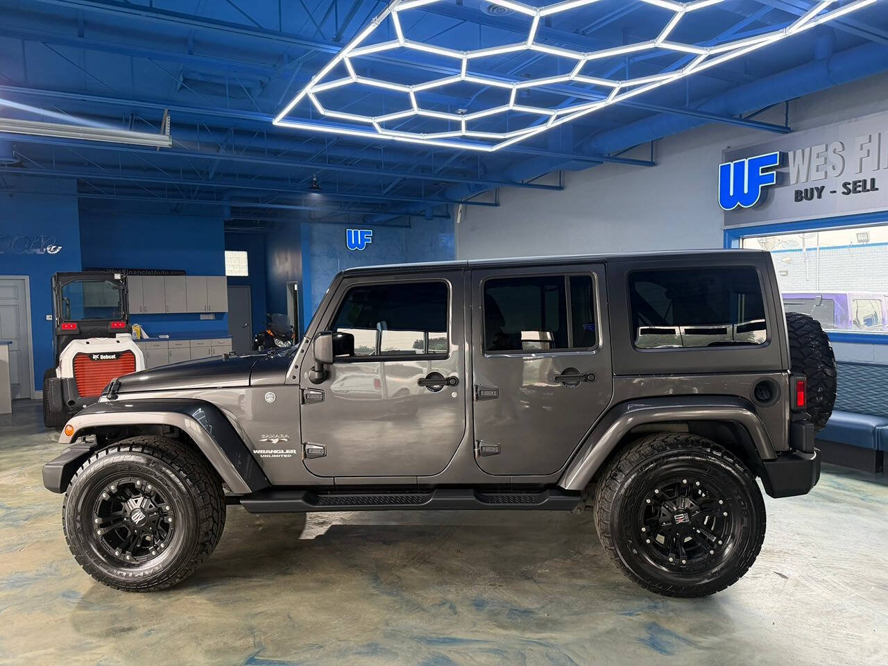 Used 2016 Jeep Wrangler Unlimited Sahara w/ Dual Top Group AWD/4WD image 3
