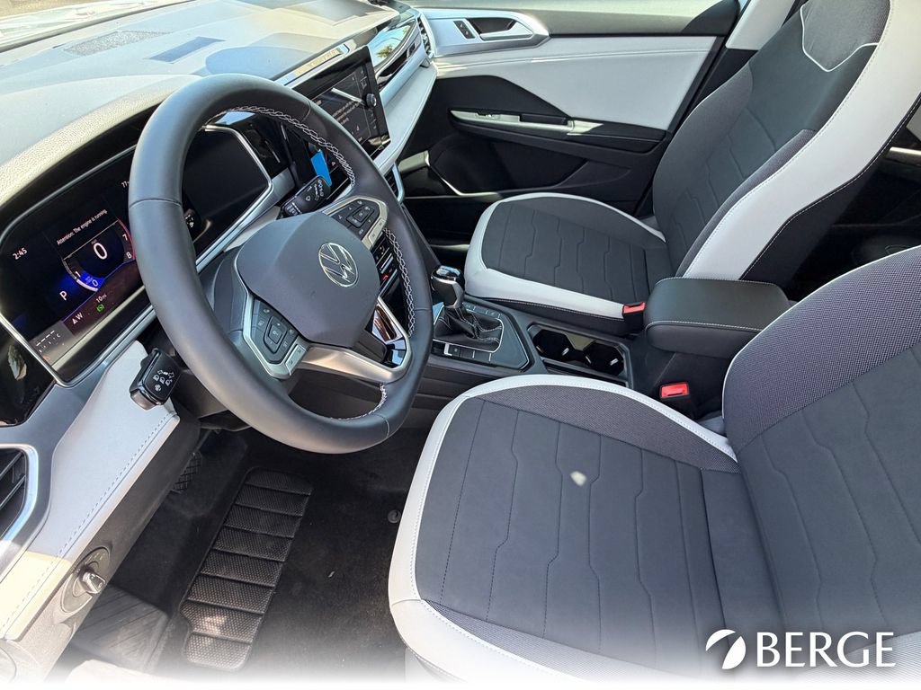 New 2026 Volkswagen Taos SE FWD image 17