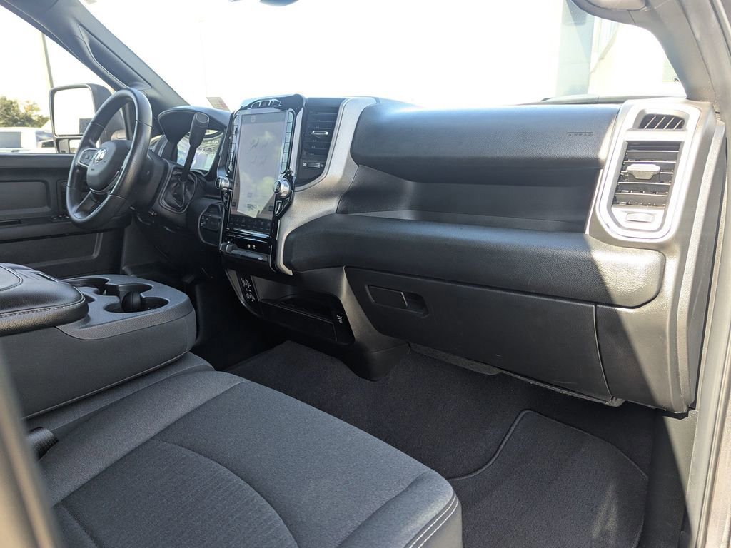 Used 2024 RAM 2500 Tradesman w/ Chrome Appearance Group image 9