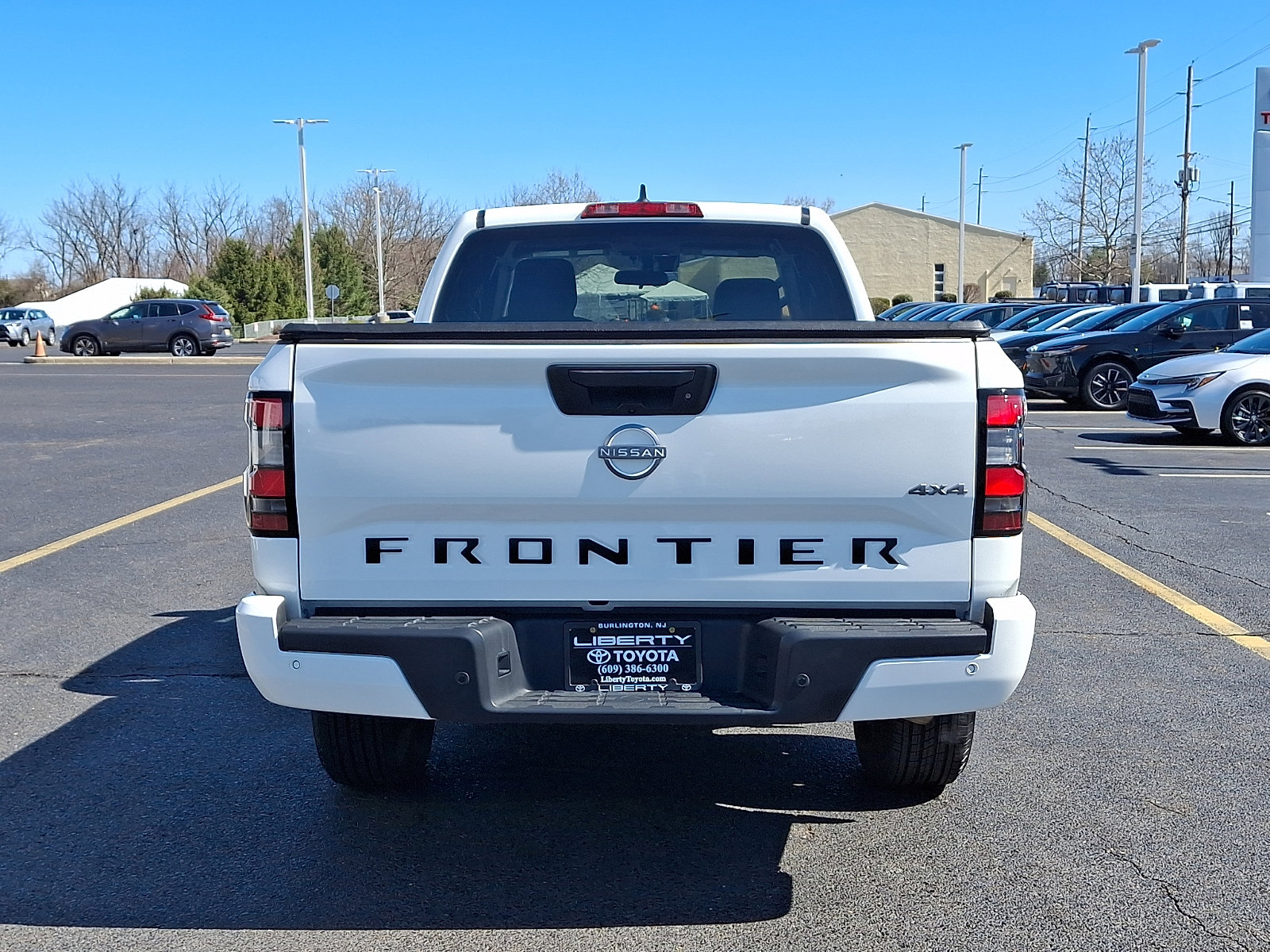 Used 2025 Nissan Frontier SV image 5