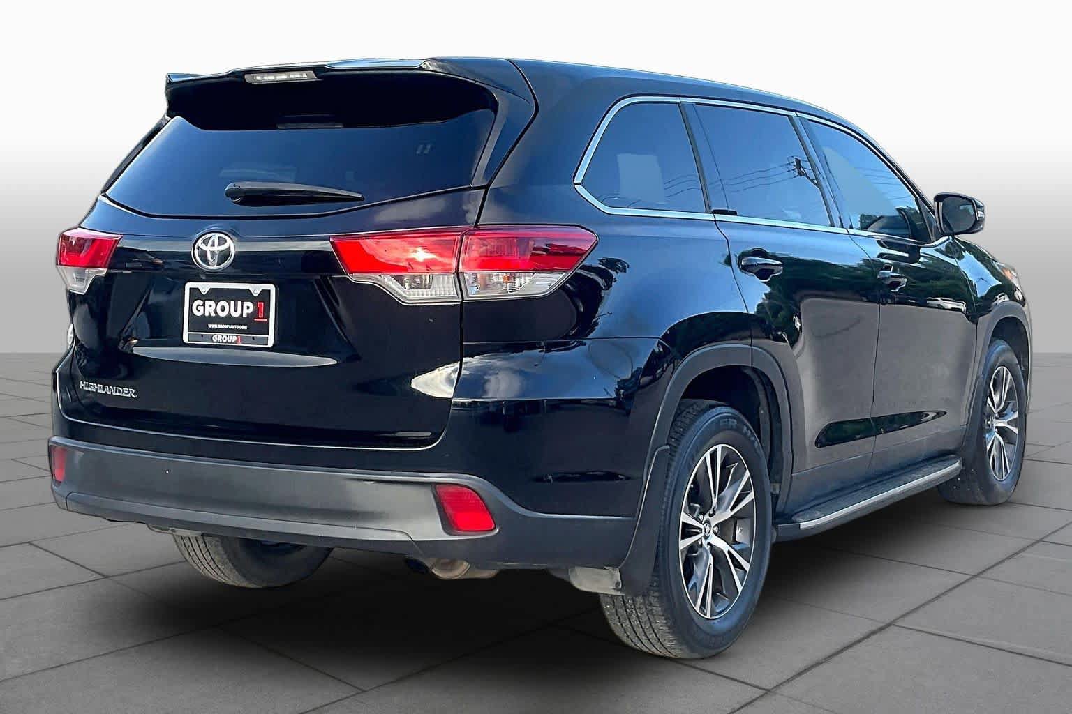 Used 2019 Toyota Highlander LE FWD image 13