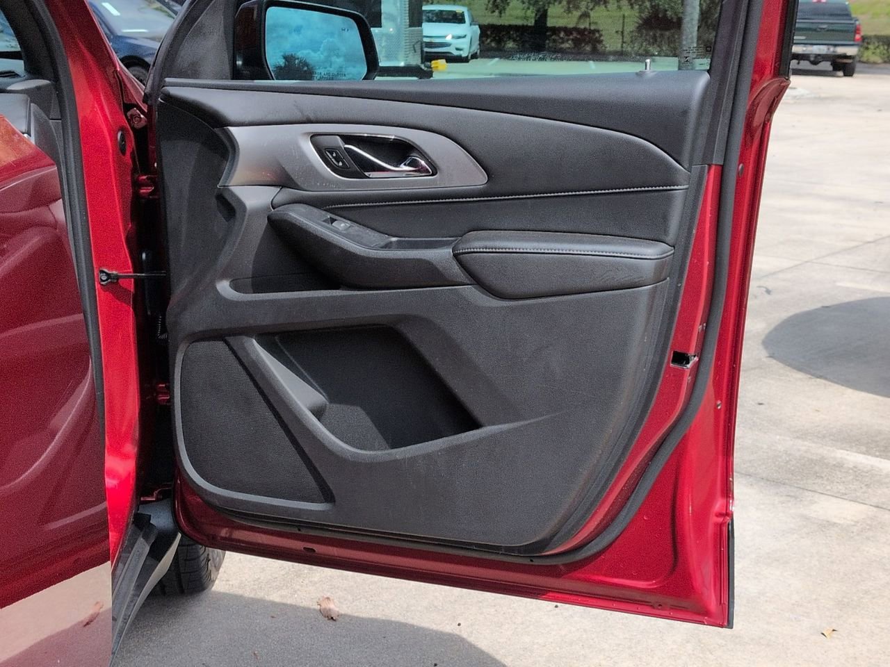 Used 2022 Chevrolet Traverse LT FWD image 20