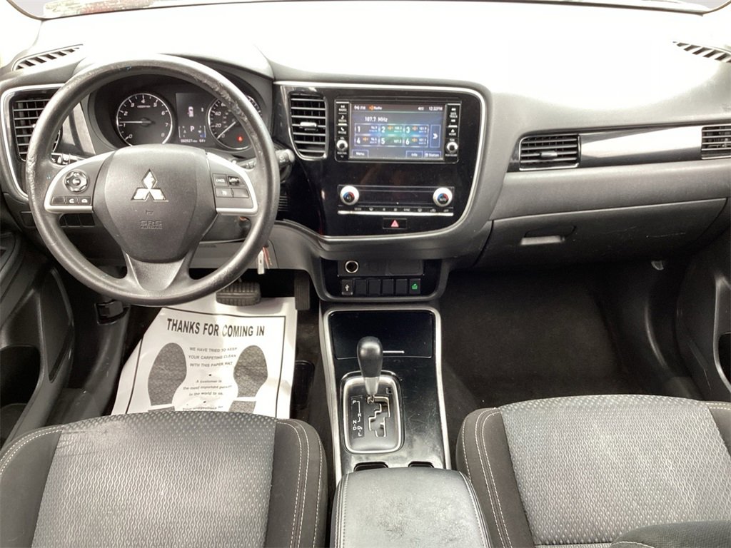 Used 2020 Mitsubishi Outlander ES image 10
