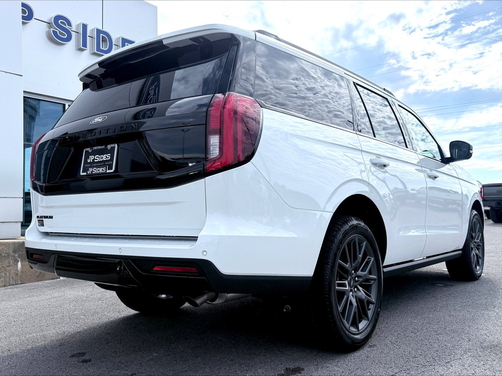 New 2027 Ford Expedition Platinum w/ Stealth Appearance Package AWD/4WD image 5