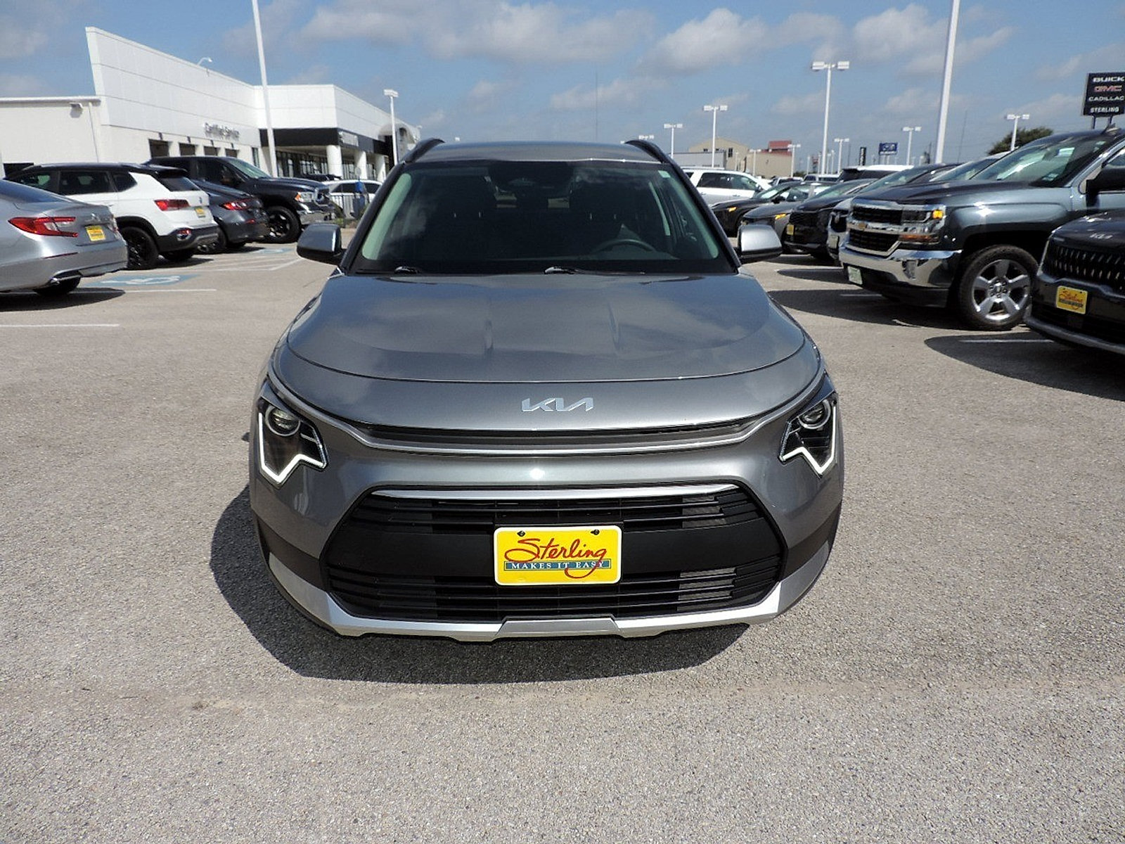 Used 2024 Kia Niro LX FWD image 2