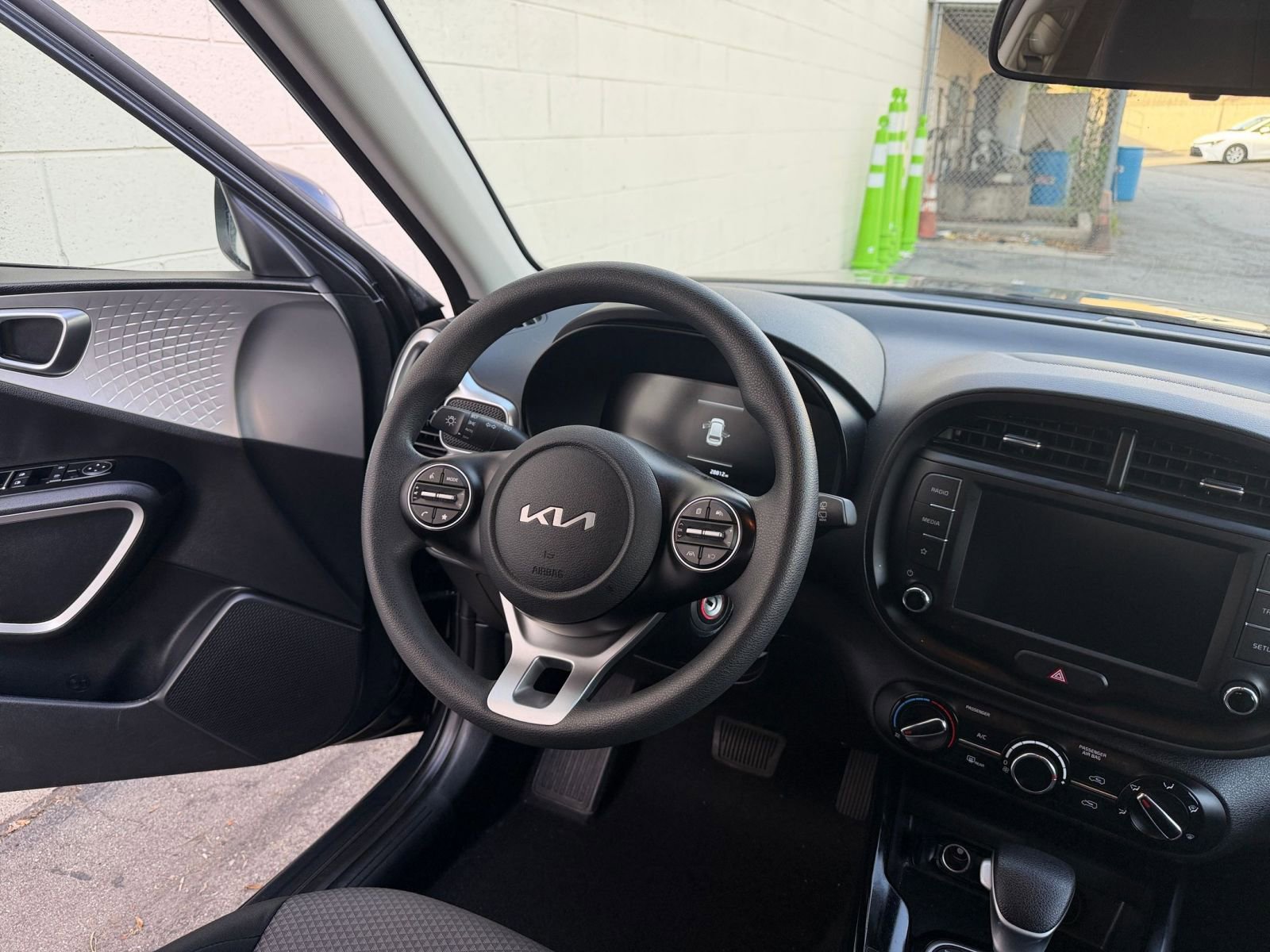 Used 2025 Kia Soul LX w/ LX Technology Package image 32