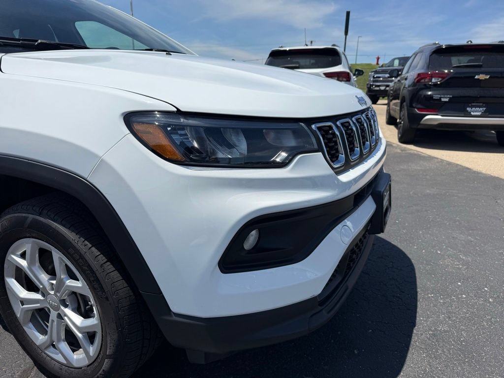 Used 2024 Jeep Compass Latitude AWD/4WD image 23