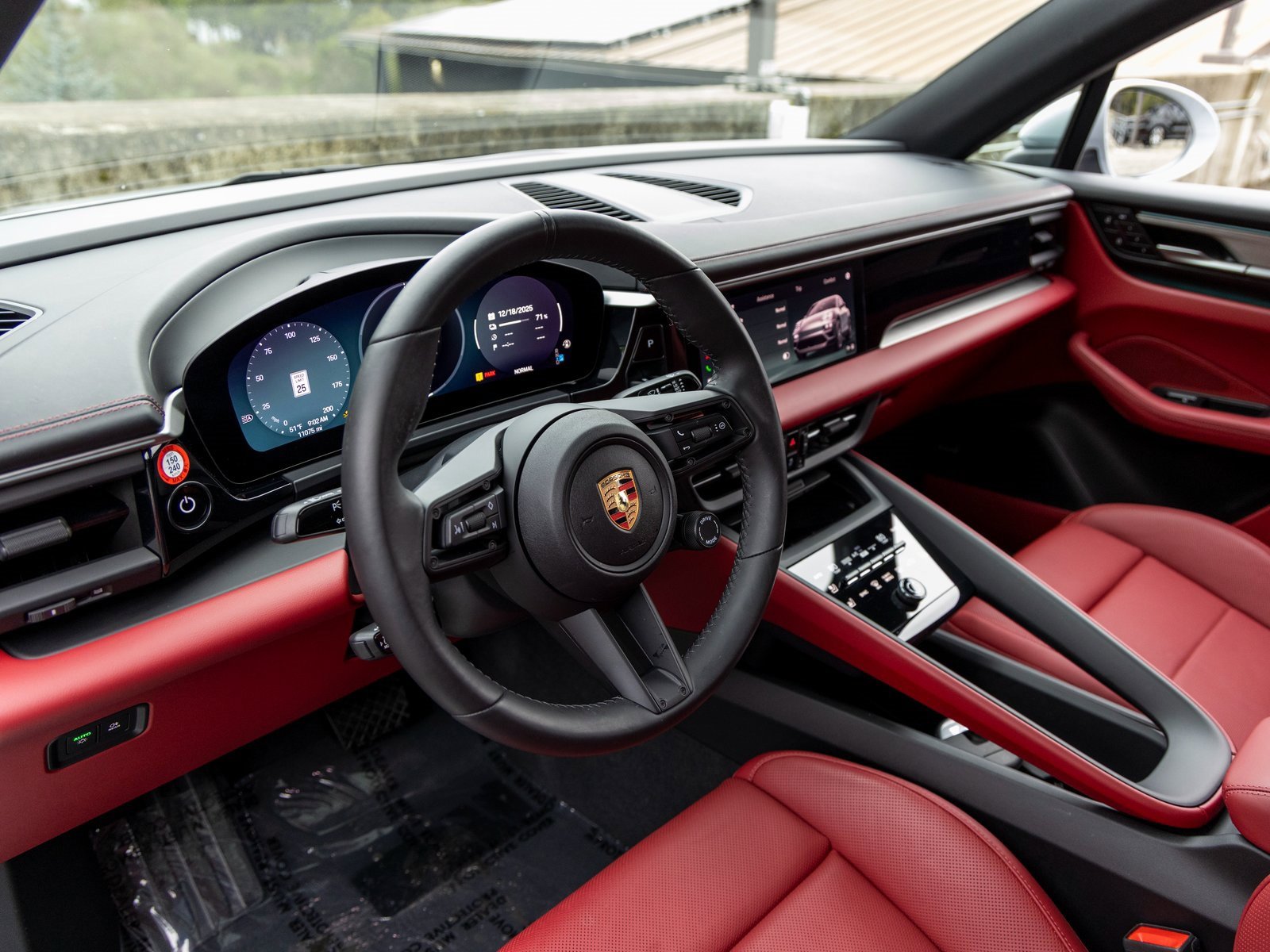 Certified 2024 Porsche Macan 4 Electric image 4