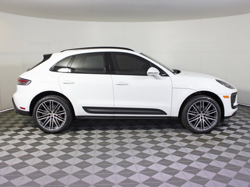 Used 2025 Porsche Macan w/ Premium Package Plus image 8