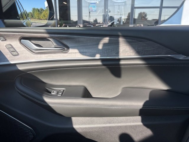 New 2025 Jeep Grand Cherokee Overland image 24
