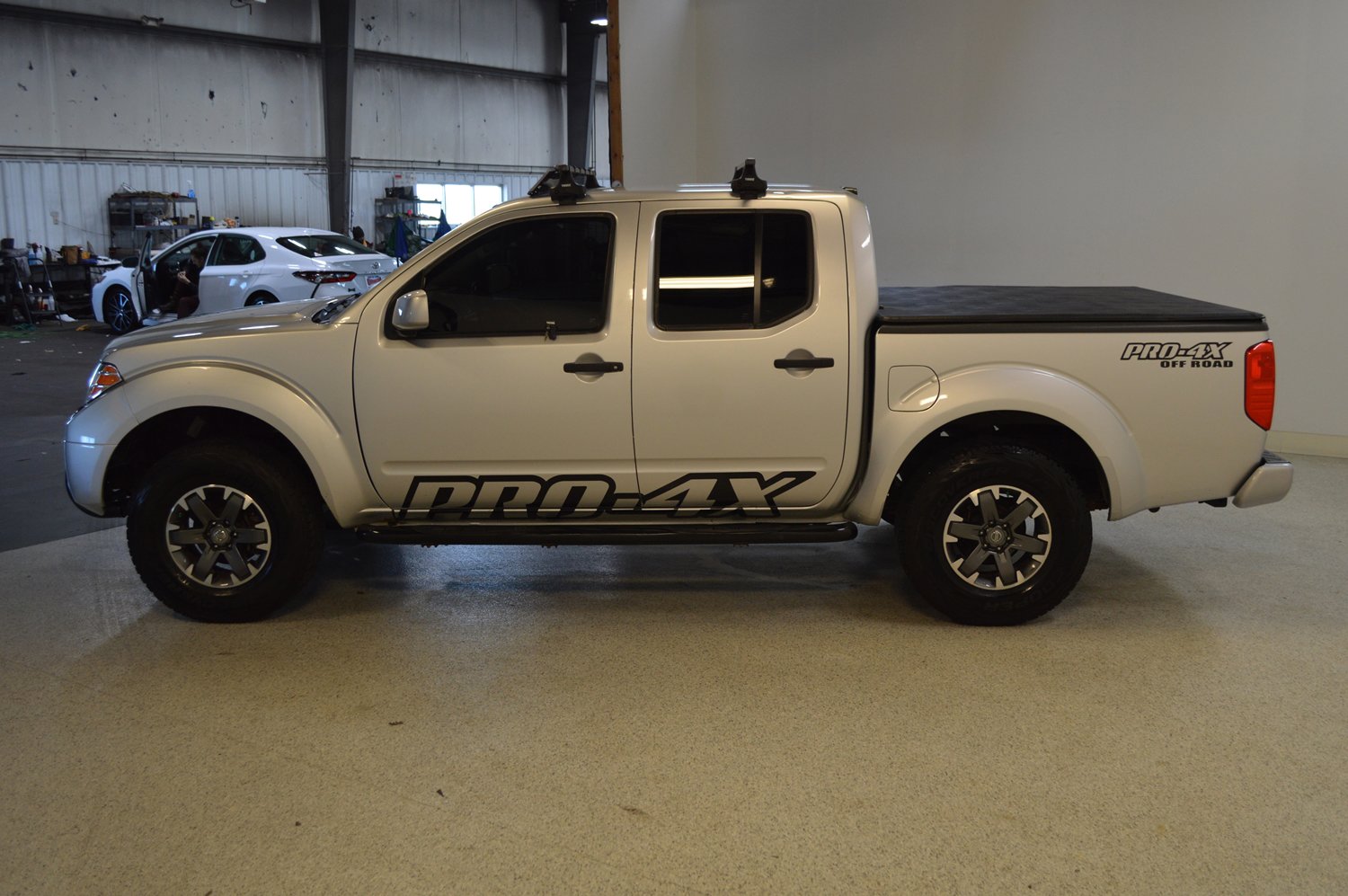 Used 2018 Nissan Frontier PRO-4X AWD/4WD image 6