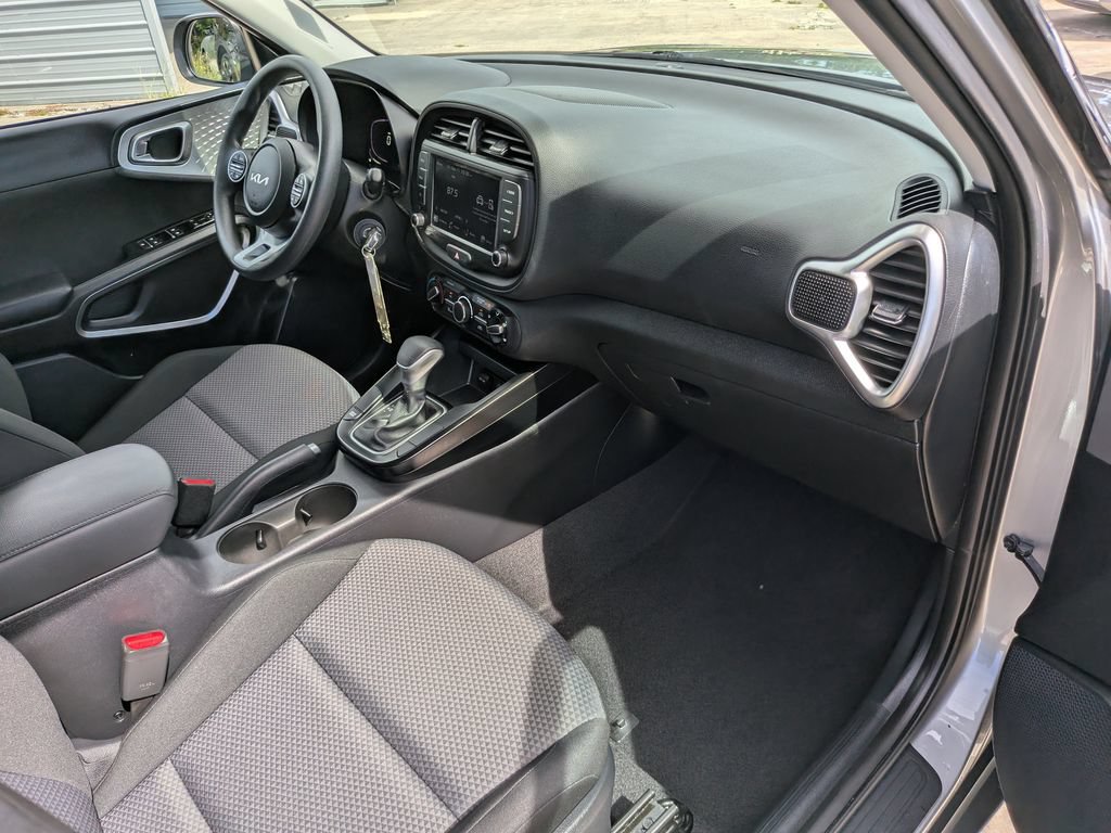 Certified 2025 Kia Soul LX w/ LX Technology Package FWD image 13