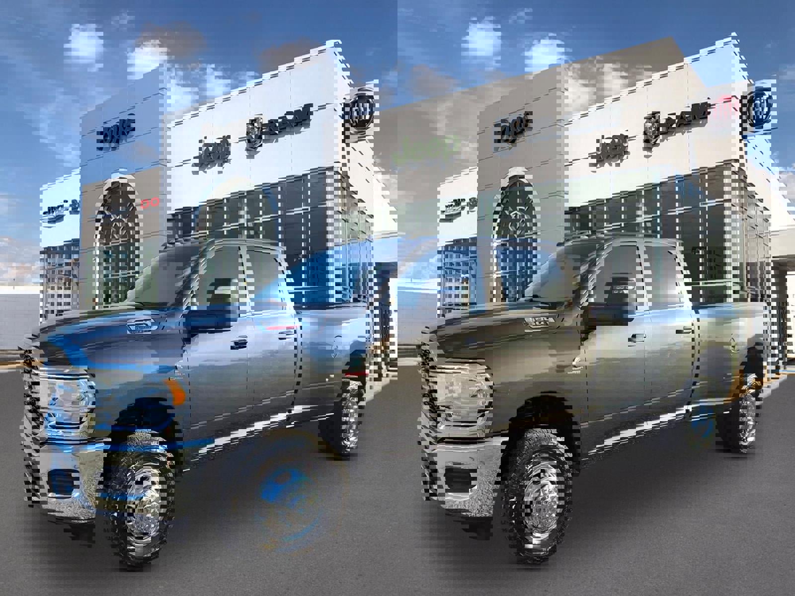 Used 2024 RAM 3500 Tradesman w/ Chrome Appearance Group image 4