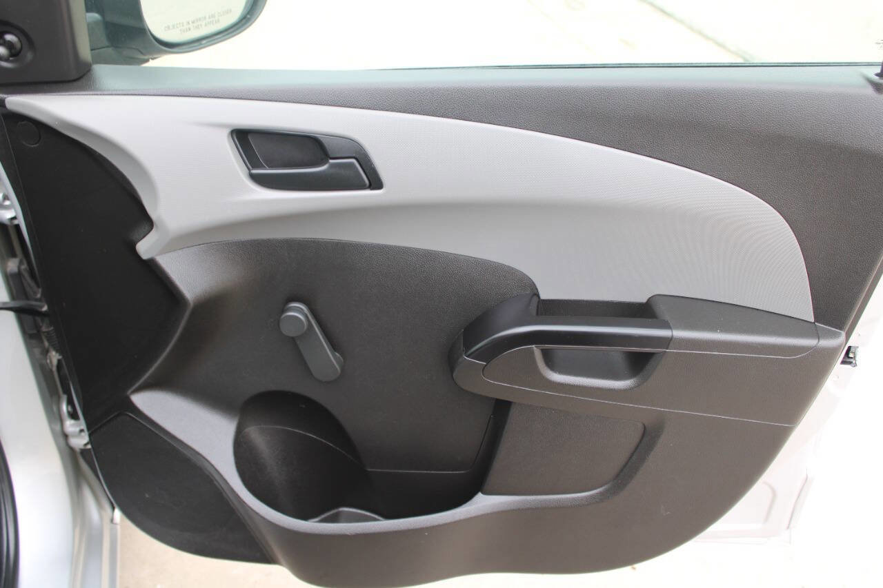 Used 2020 Chevrolet Sonic LT image 12