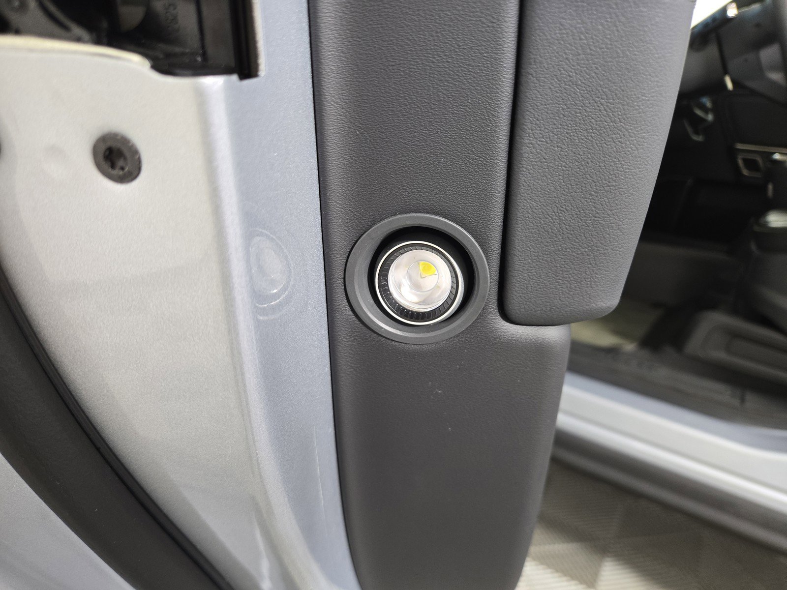 Used 2024 Rivian R1S Adventure AWD/4WD image 32