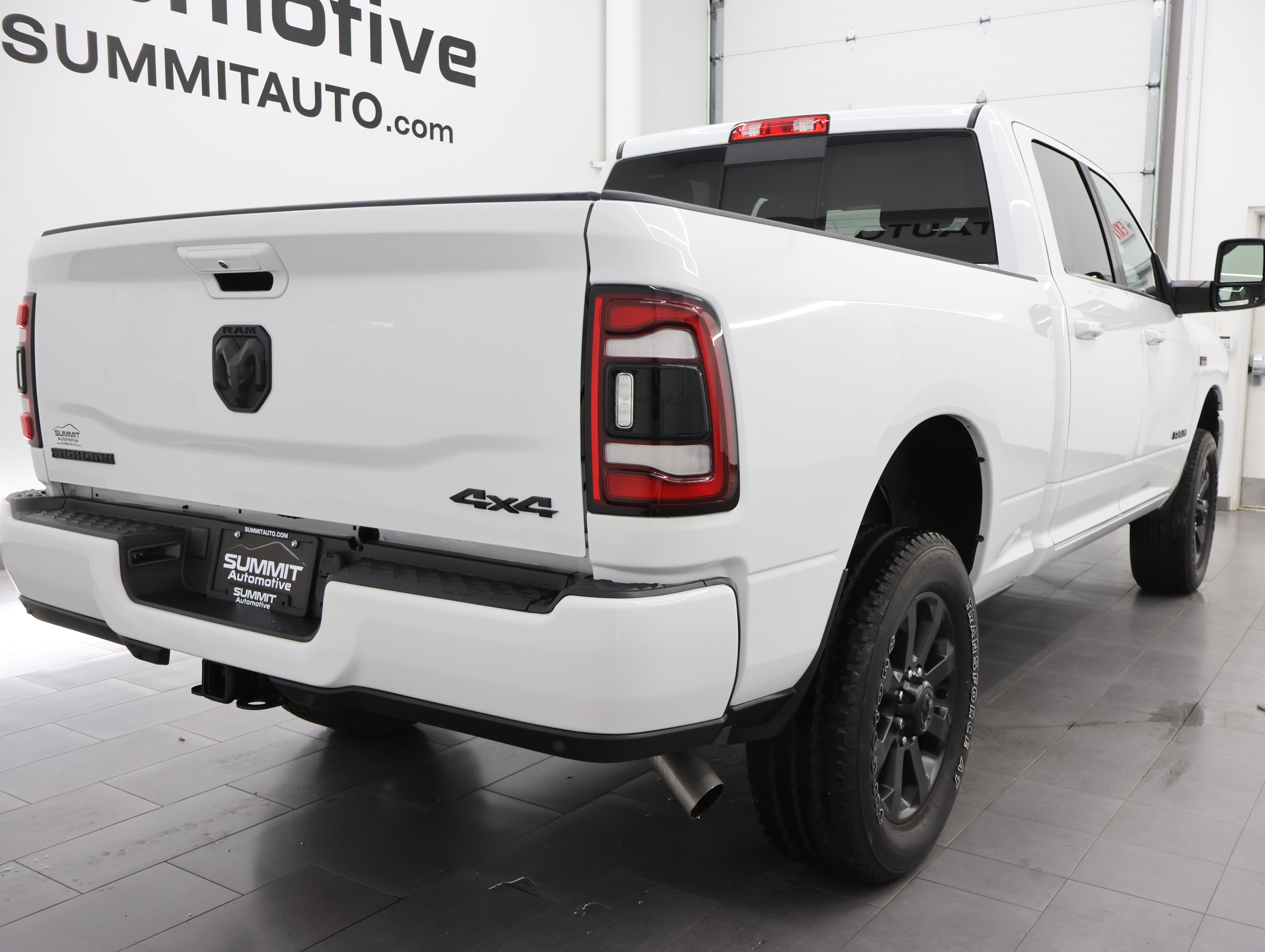 Used 2024 RAM 2500 Big Horn w/ Night Edition AWD/4WD image 4