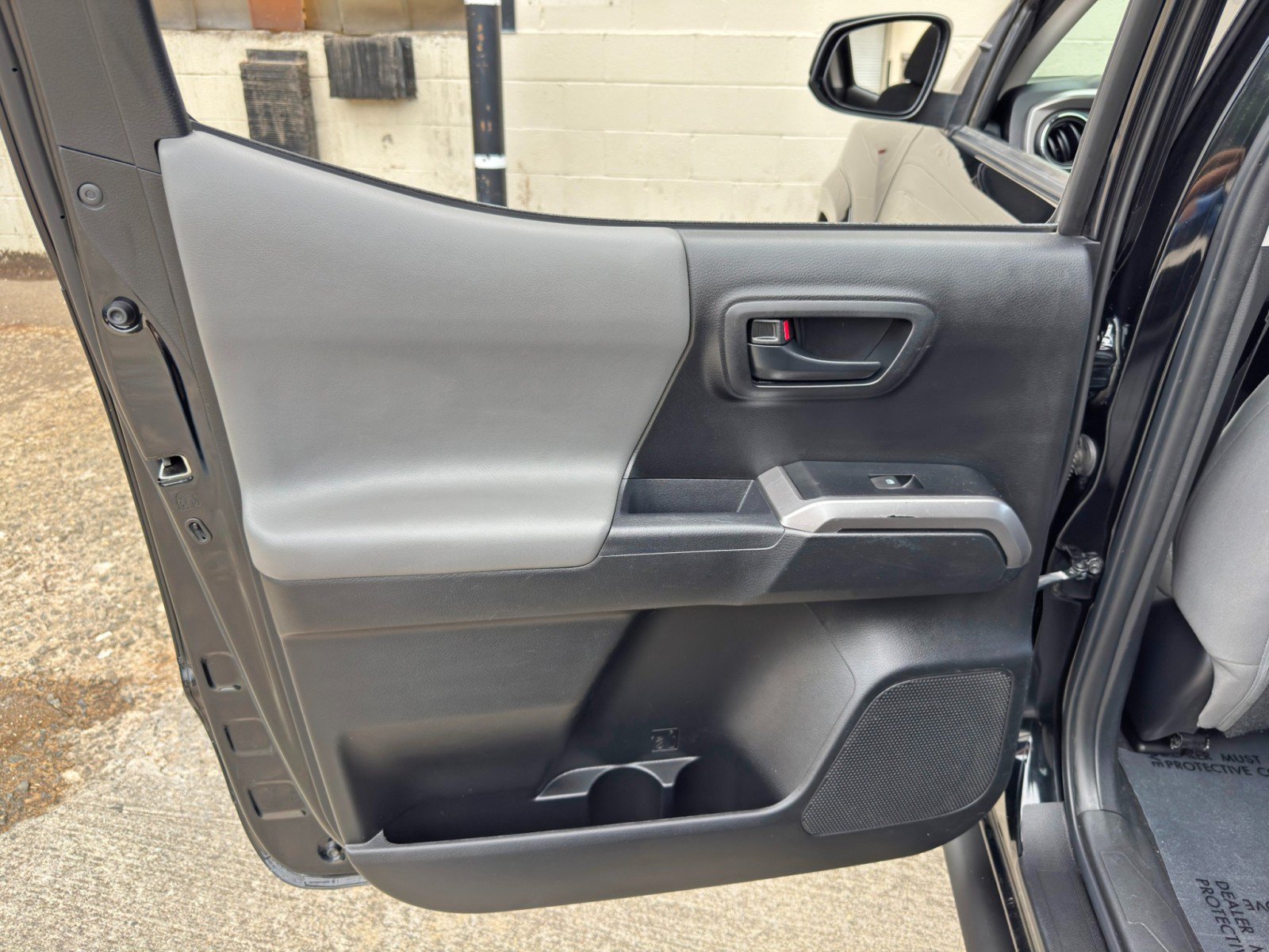 Used 2022 Toyota Tacoma SR5 RWD image 36