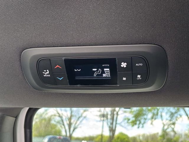 New 2027 Chrysler Pacifica Select FWD image 9