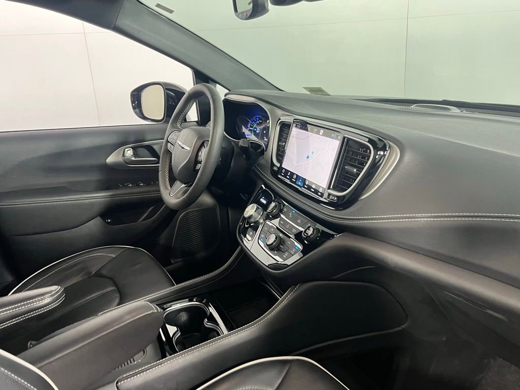 Used 2024 Chrysler Pacifica Premium image 28